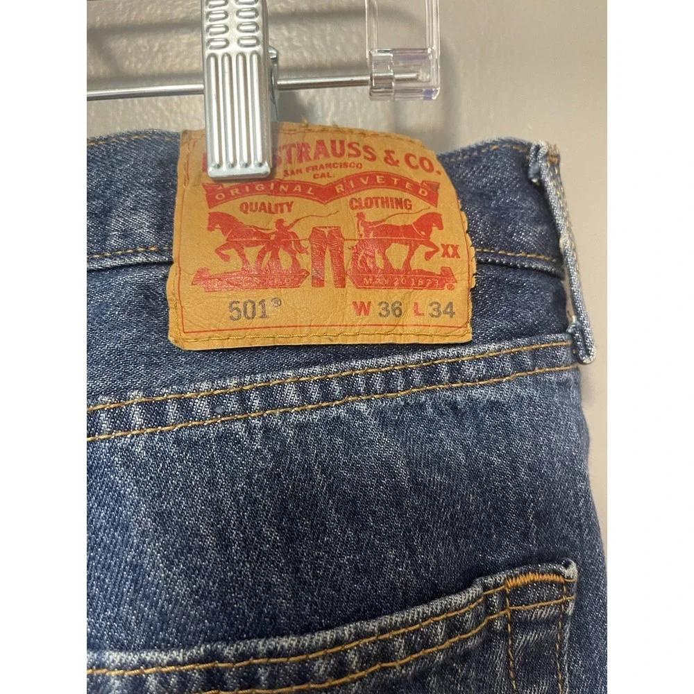 Levis 501 Jeans Straight Leg Button Fly Med Stonewash 36x34. NWOT